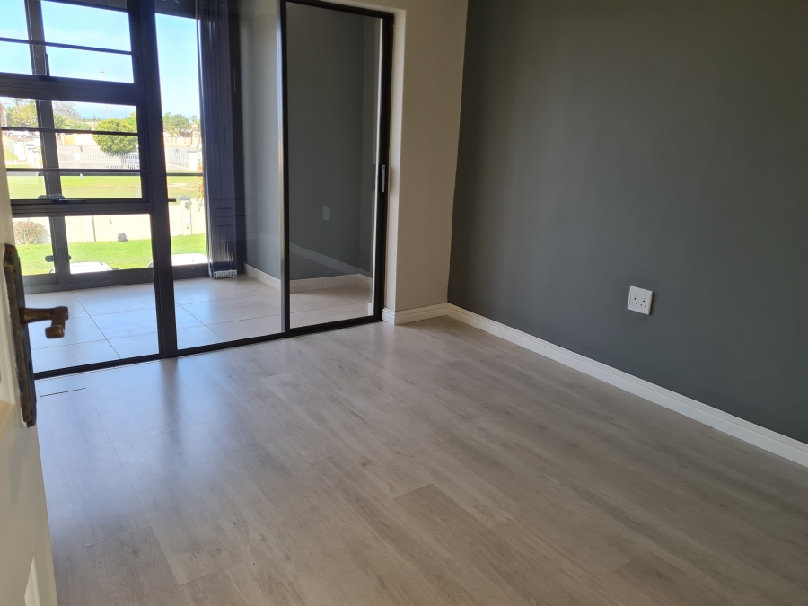To Let 3 Bedroom Property for Rent in Wavecrest Eastern Cape